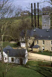 lex_distillery_chimneys_1.jpg (79864 bytes)