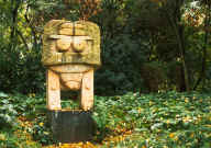 gulbenkian_statue_1.JPG (129345 bytes)