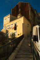 road_to_castle_2.JPG (76884 bytes)